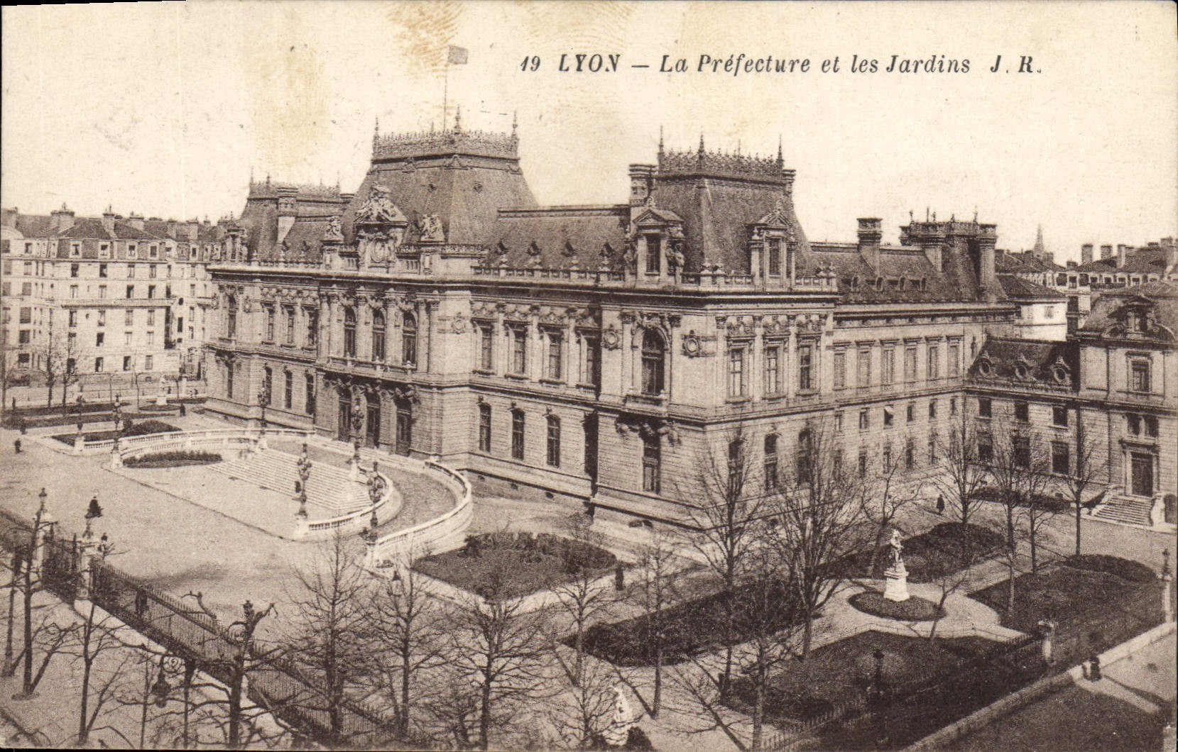 CPA Lyon La Prefecture et les jardins