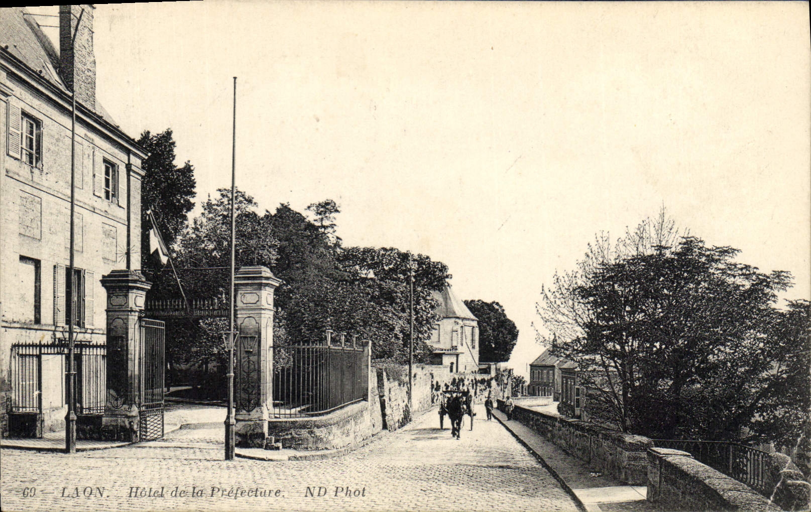 CPA Laon Hotel de la Prefecture 