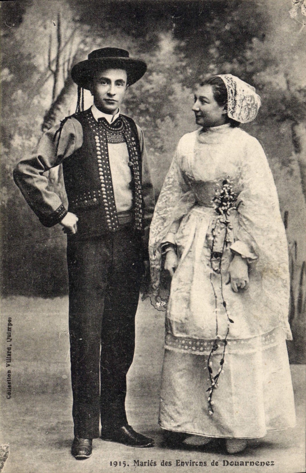 CPA Folklore Maries des environs de Douarnenez Mariage