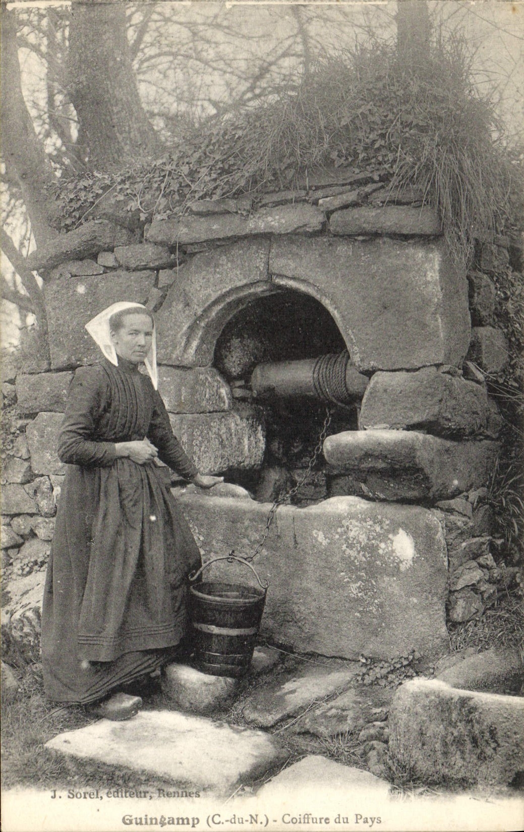 CPA Folklore Guingamp Coiffure du pays