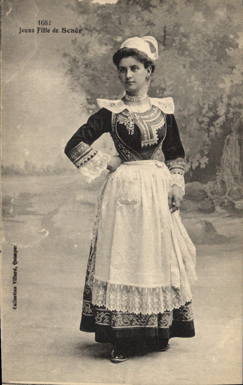 CPA Folklore Jeune fille de Scaer