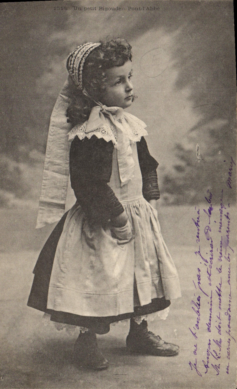 CPA Folklore Un petit Bigouden Pont L'Abbe