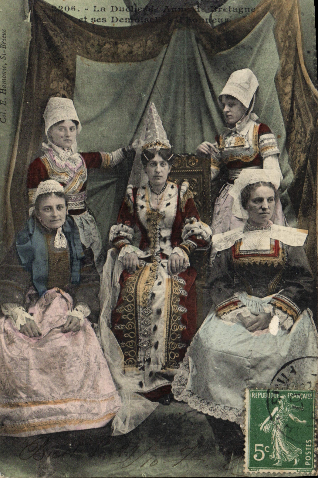 CPA Folklore La duchesse Anne de Bretagne et ses demoiselles d'honneur 