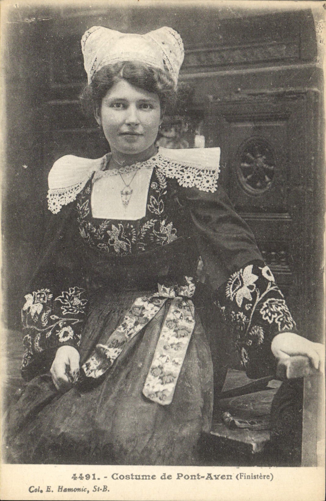 CPA Folklore Costume de Pont Aven