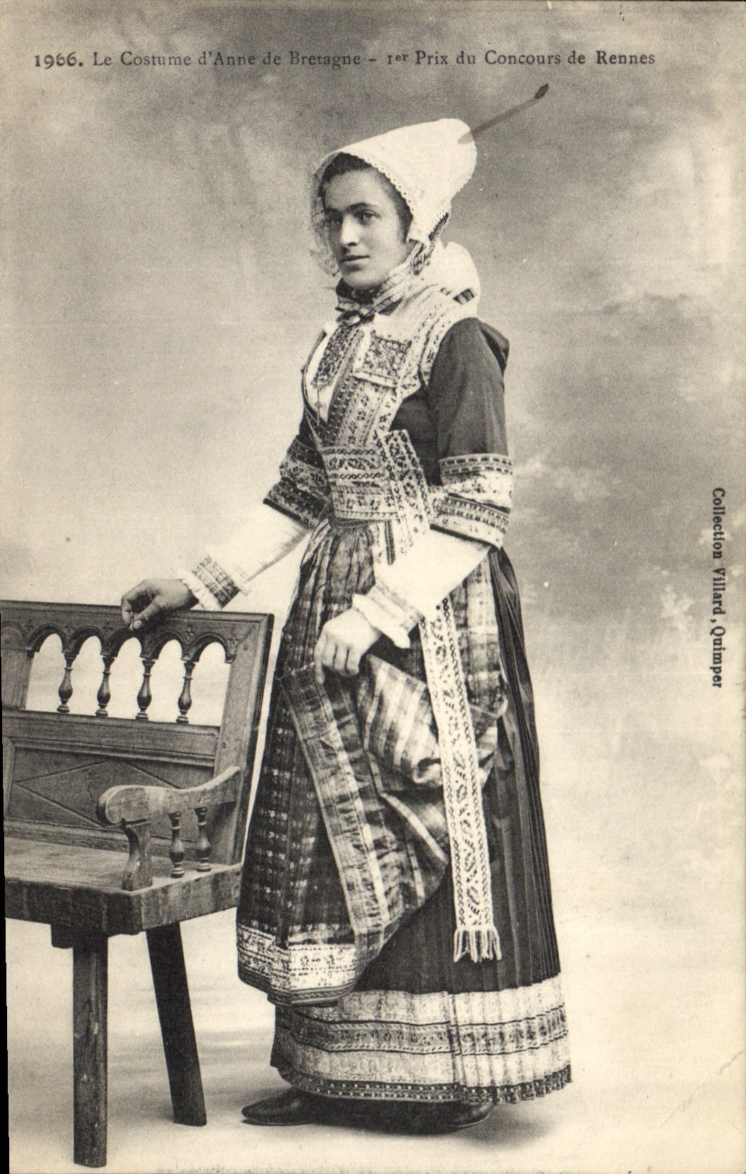 CPA Folklore Le costume d'Anne de Bretagne 1er prix de concours de Rennes