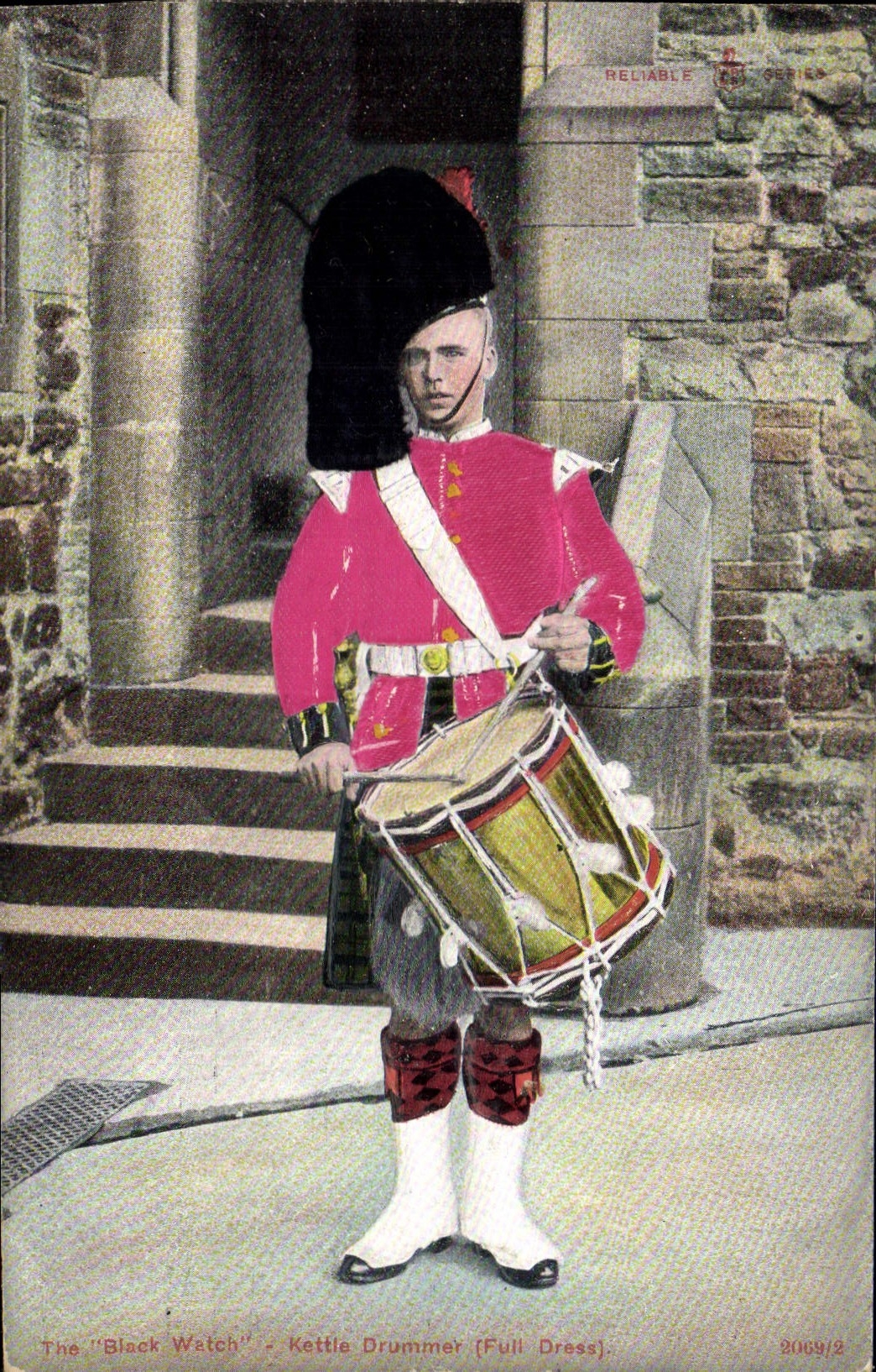 CPA Militaria The Bloack Watch Kettle drummer Full dress (en relief)