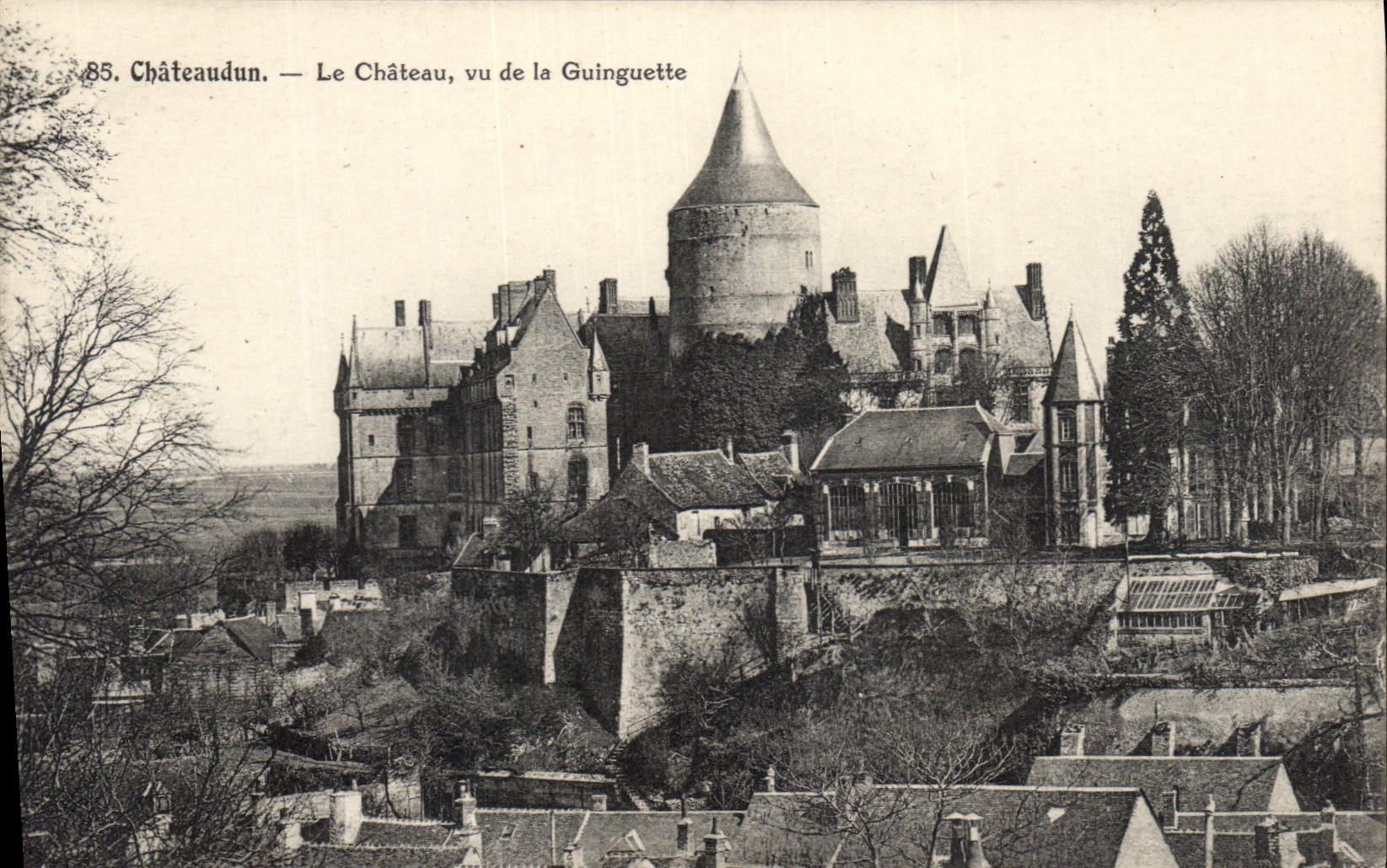 CPA Chateaudun Le Chateau vu de le Guinguette 