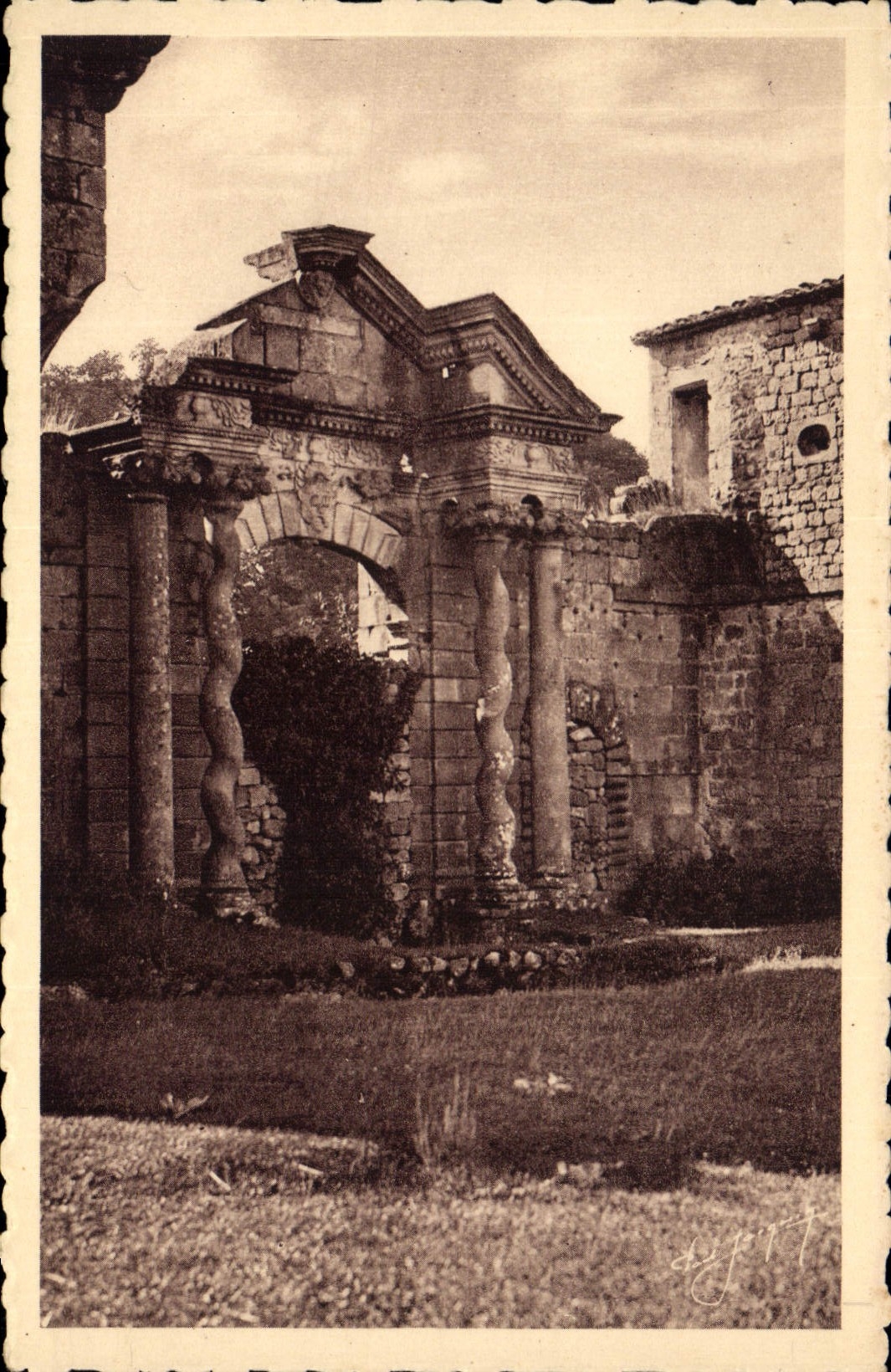 CPA L'Ardeche Pittoresque Entree du chateau de Boulogne 