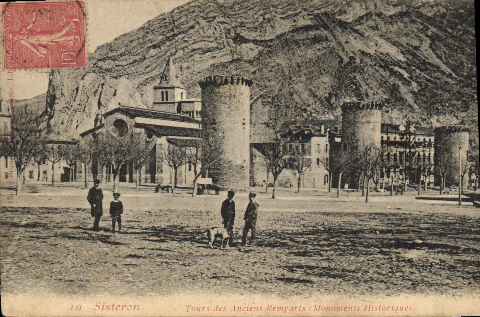 CPA Sisteron Tours des anciens remparts (Monuments Historiques) 