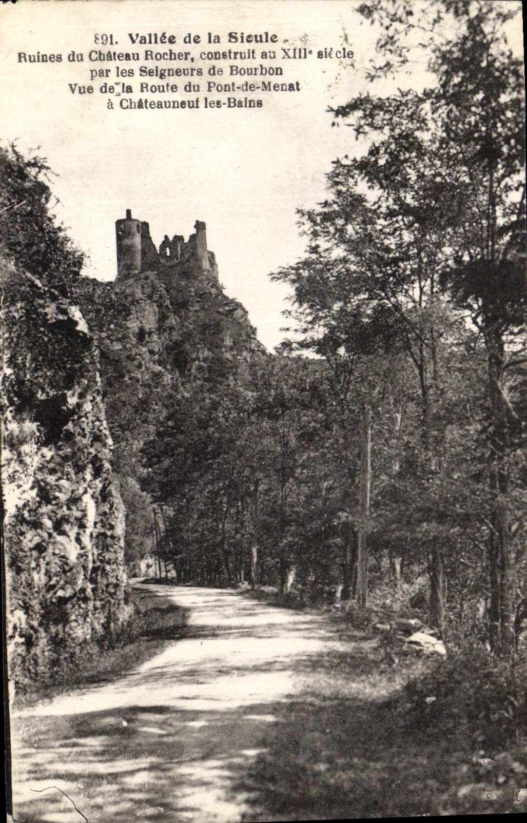 CPA Vallee de la Sioule Ruines du chateau Rocher construit au XIII siecle par le Seigneurs de Bourbo