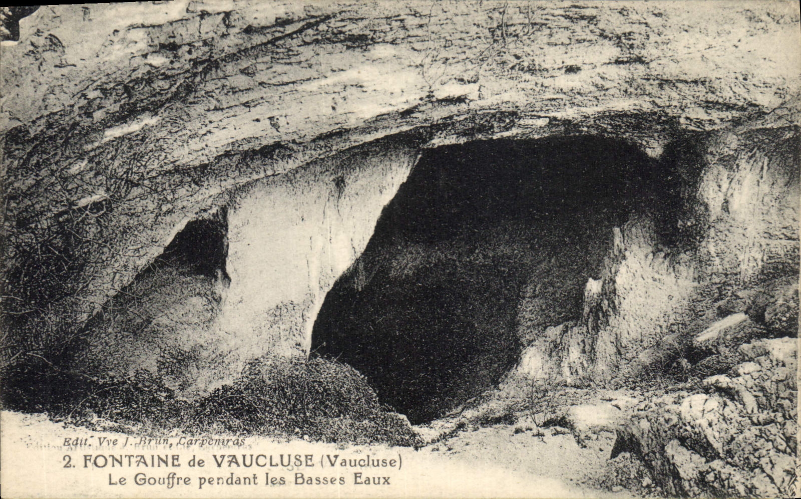 CPA Fontaine de Vaucluse Le Gouffre pendant les Basses Eaux 