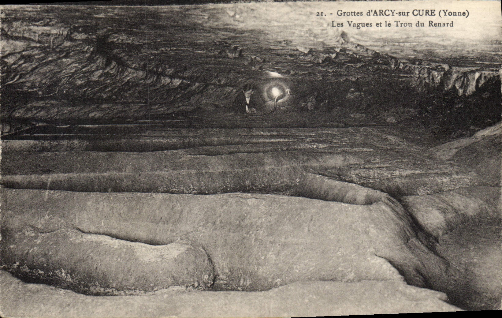 CPA Grottes d'Arcy sur Cure (Yonne) Les Vagues et le Trou du Renard 