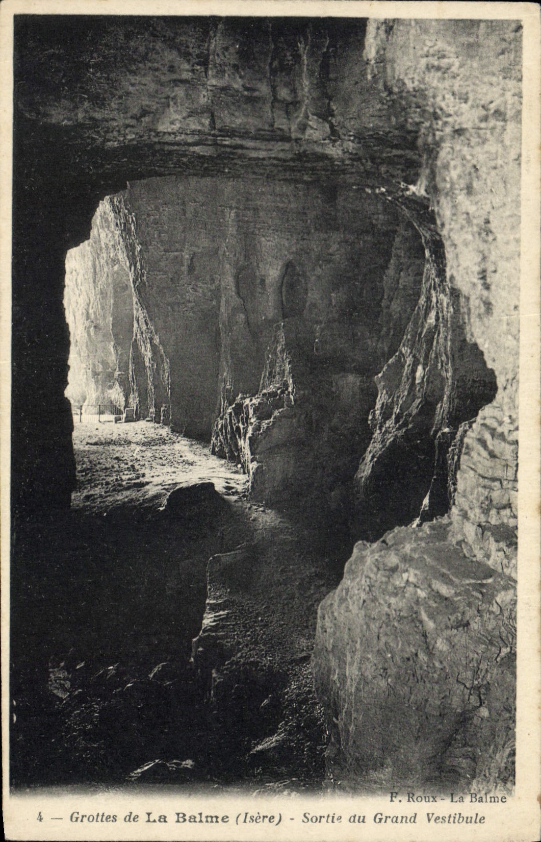 CPA Grottes de la Balme (Isere) Sortie au grand vestibule 