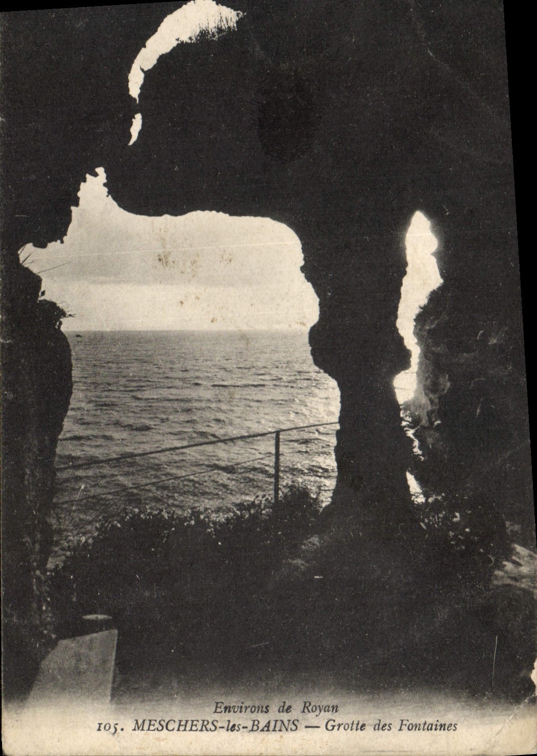 CPA Environs de Royan Meschers les bains Grotte des Fontaines 