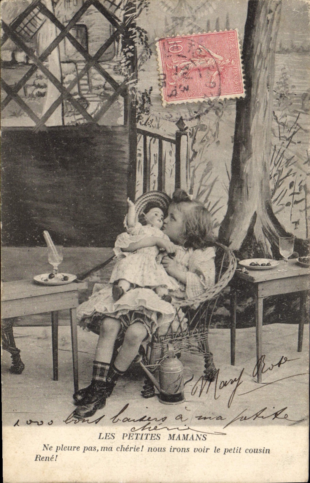 CPA Fantaisie Poupee  Les petites mamans Ne pleure pas ma cherie nous irons voir le petit cousin Ren