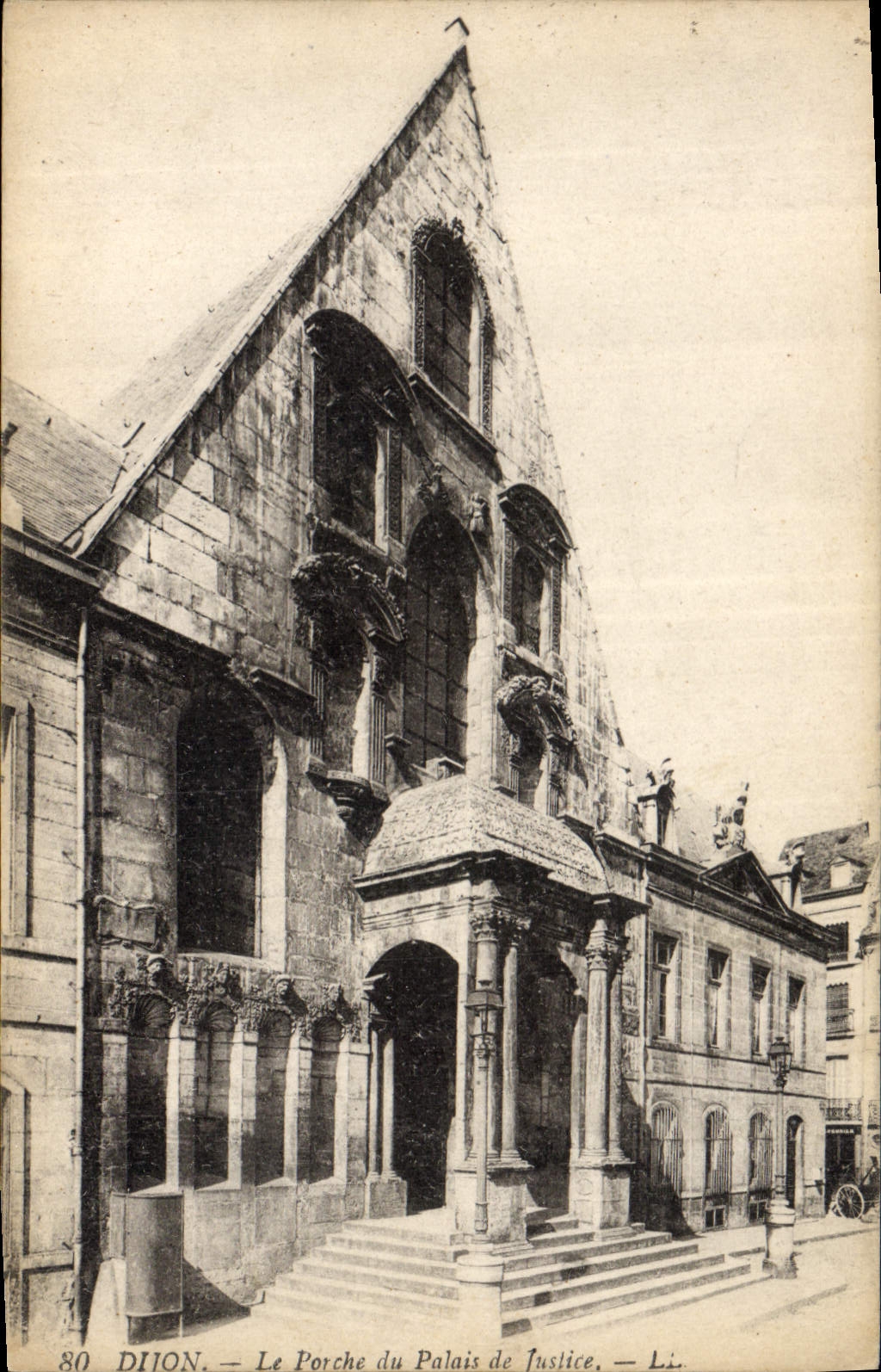 CPA Dijon Le Porche du Palais de Justice