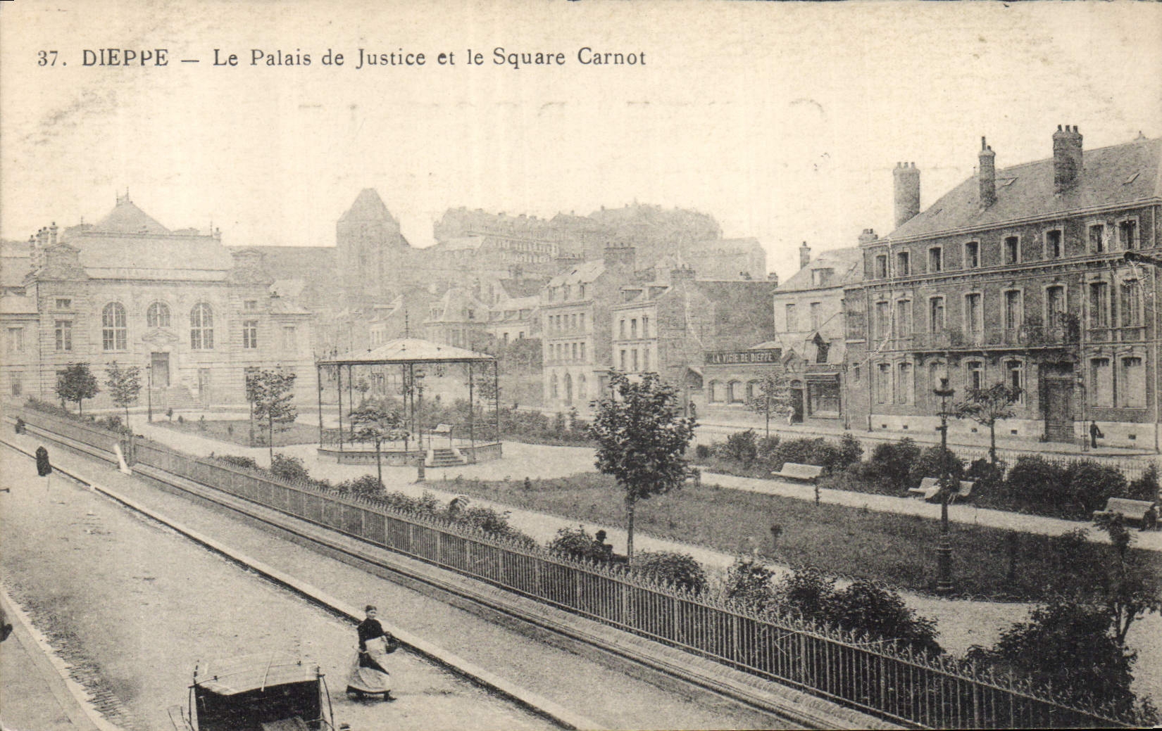 CPA Dieppe Le Palais de Justice et le Square Carnot