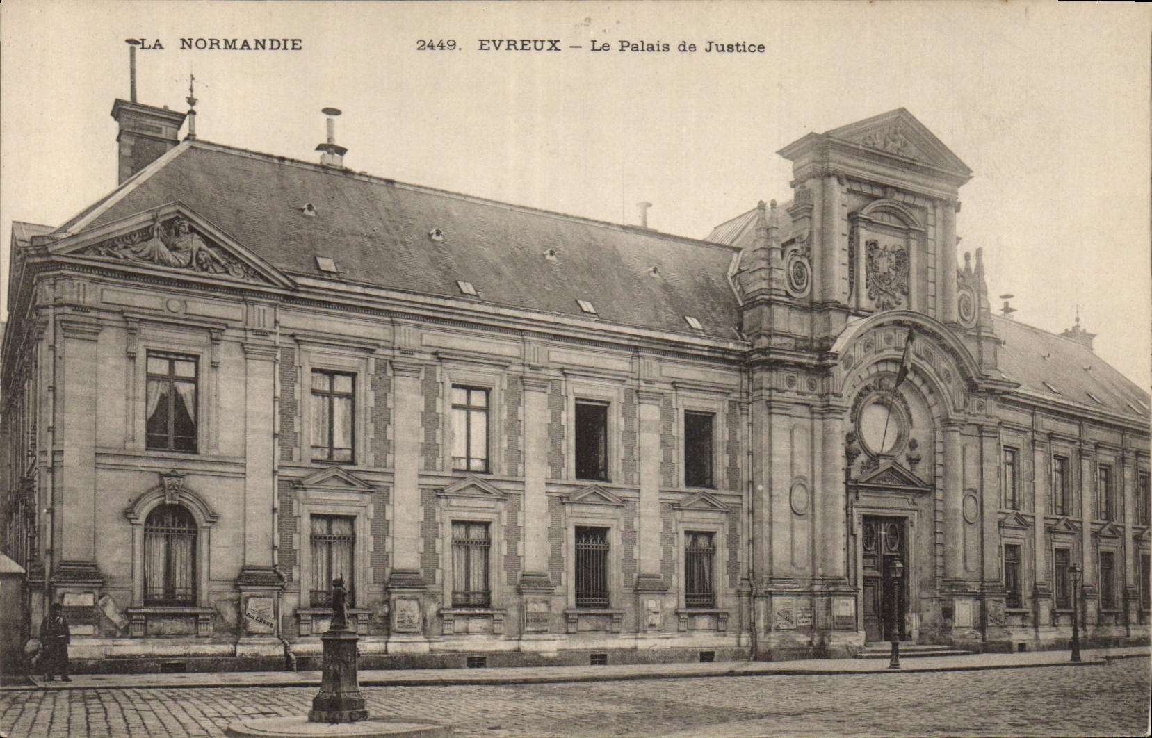 CPA La Normandie Evreux Le Palais de Justice 