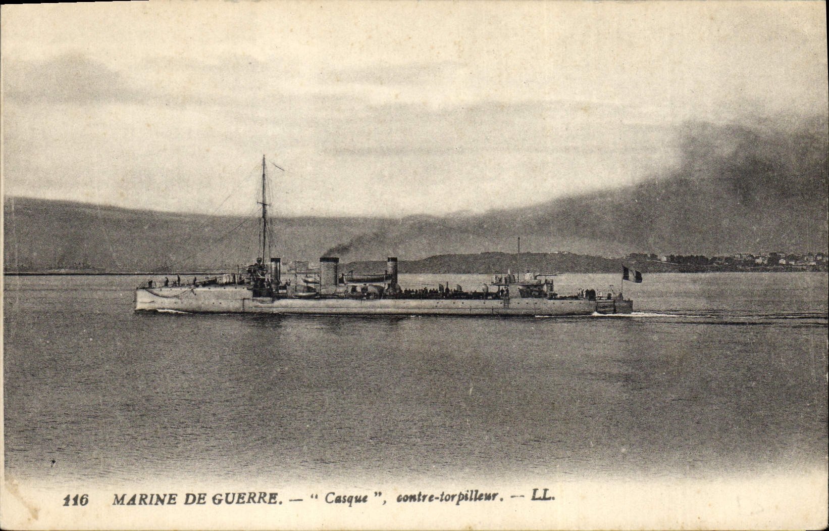 CPA Bateau de GuerreMarine de Guerre Casque contre torpilleur 