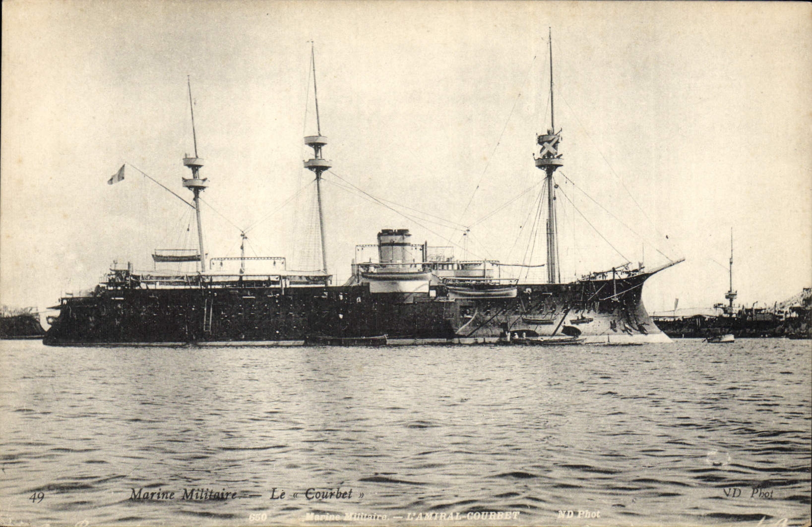 CPA Bateau de GuerreMarine Militaire Le Courbet 