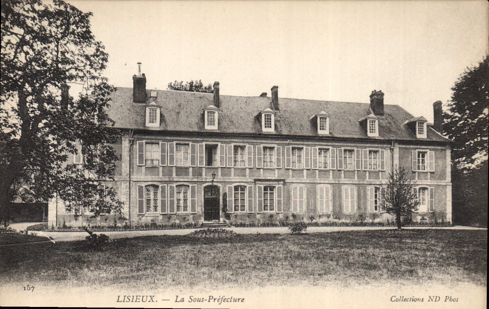 CPA Lisieux La Sous Prefecture 