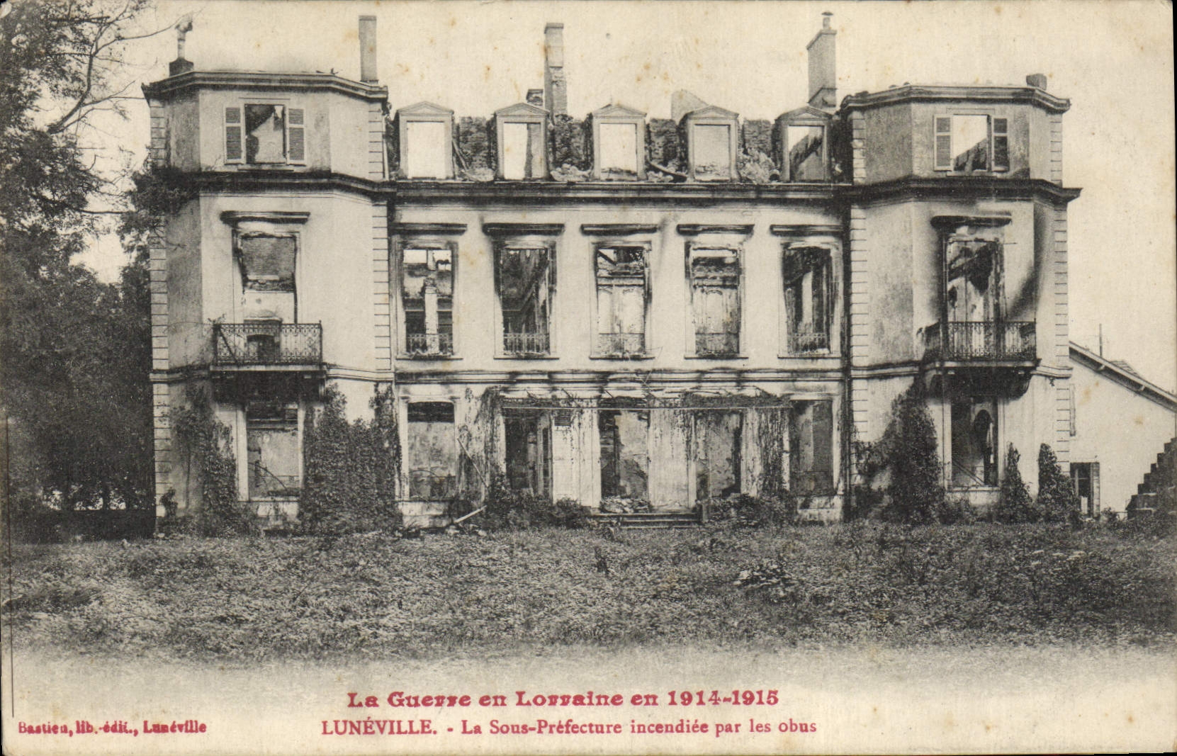 CPA La Guerre en Lorraine en 1914 1915 Luneville La Sous Prefecture incendiee par les obus Militaria