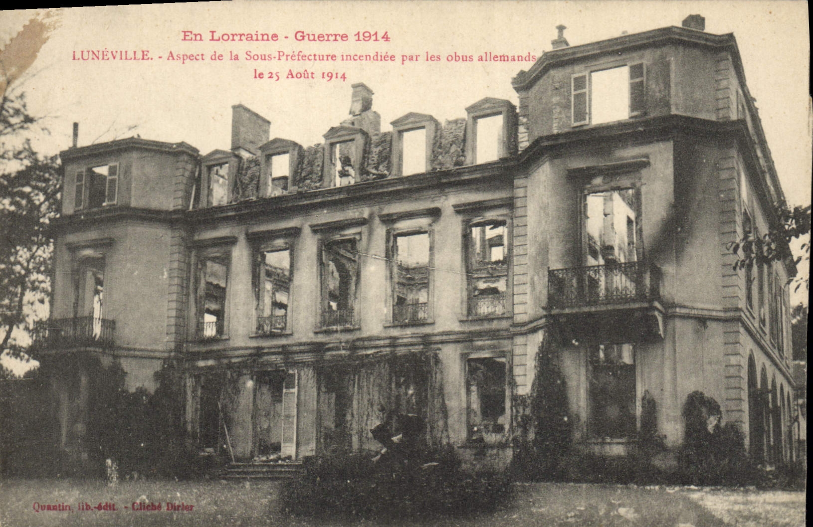 CPA En Lorraine Guerre 1914 Luneville Aspect de la Sous Prefectture incendiee par les obus allemands