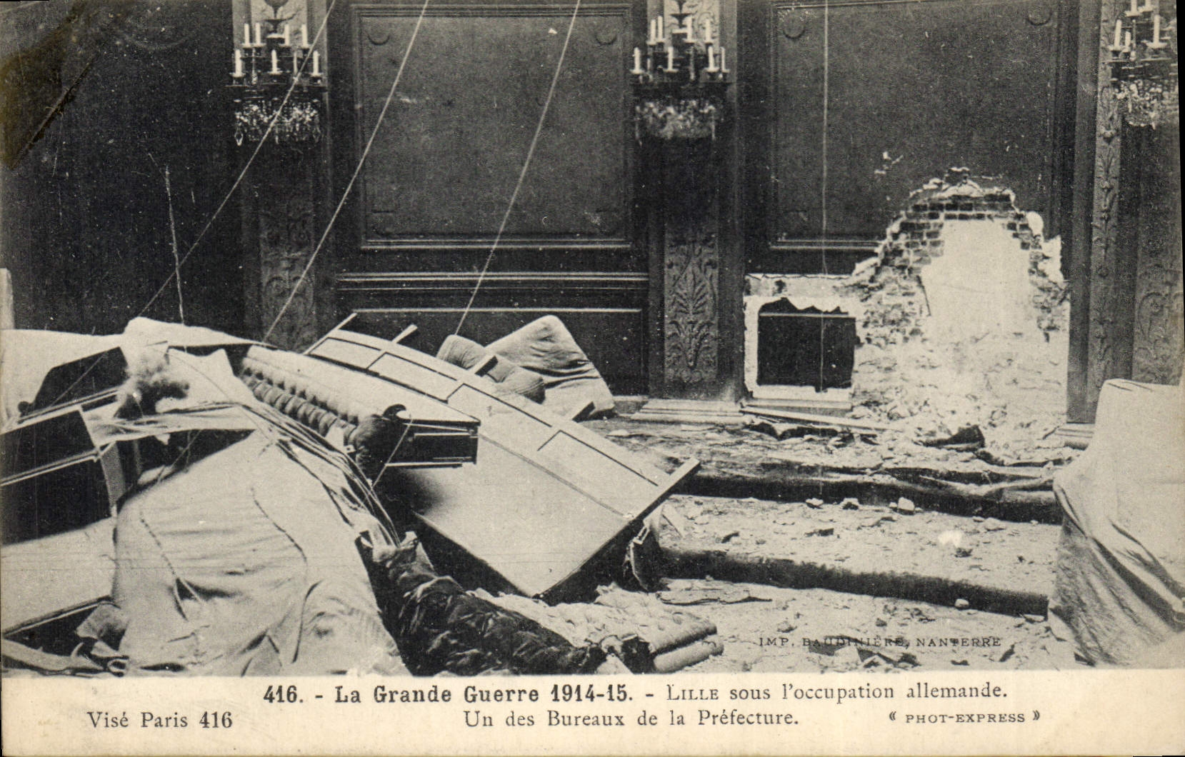 CPA La Grande Guerre 1914 1915 Lille sous l'occupation allemande Un des bureaux de la Prefecture Mil