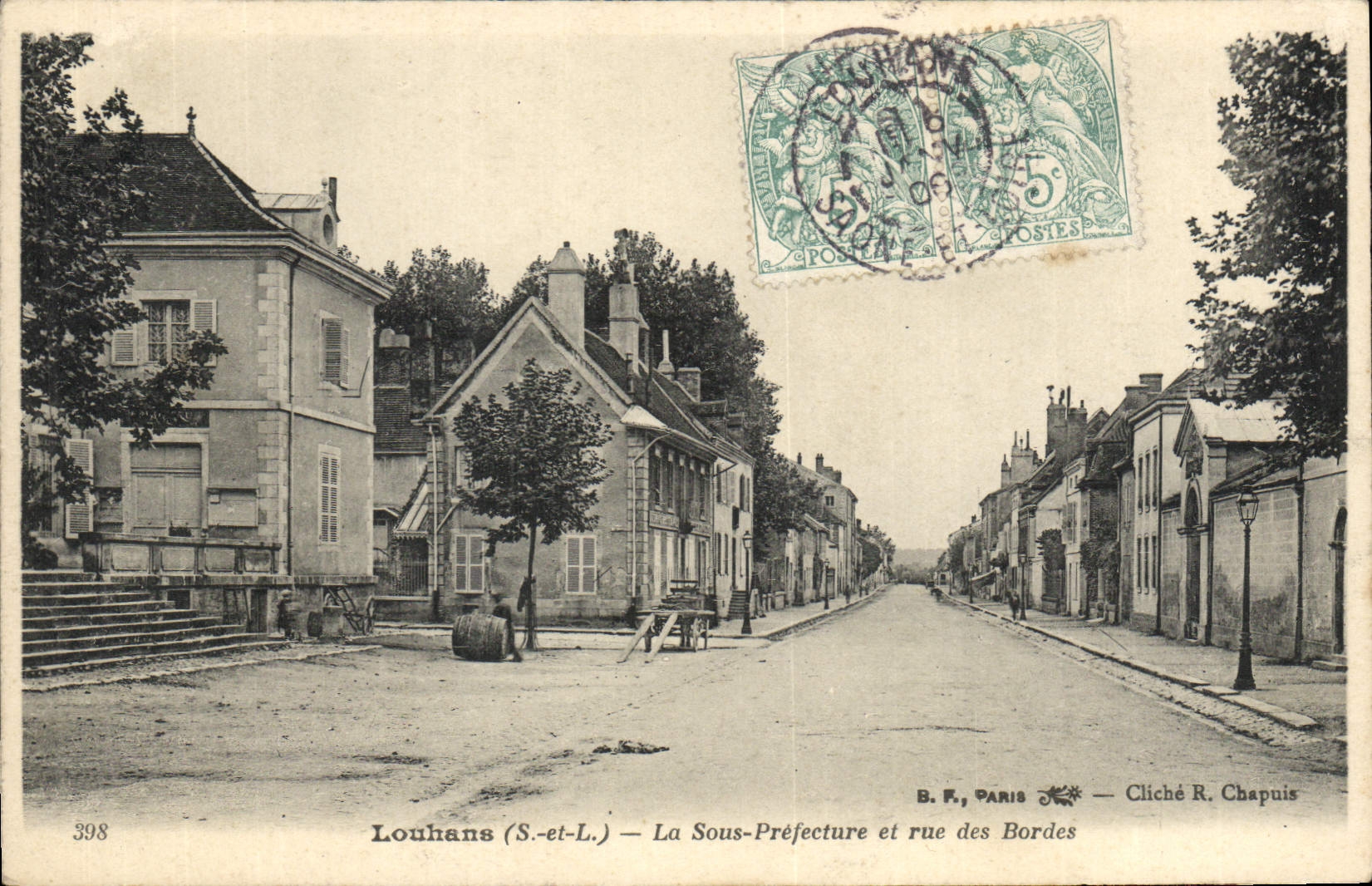 CPA Louhans La Sous Prefecture et rue des Bordes 