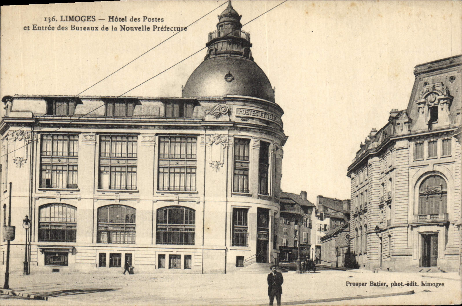 CPA Limoges Hotel des Postes et Entree des Bureaux de la Nouvelle Prefecture 
