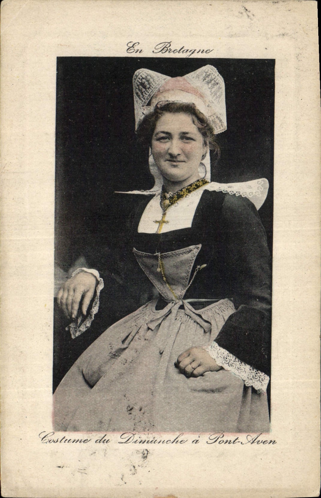 CPA Folklore En Bretagne Costume du dimanche a Pont Aven