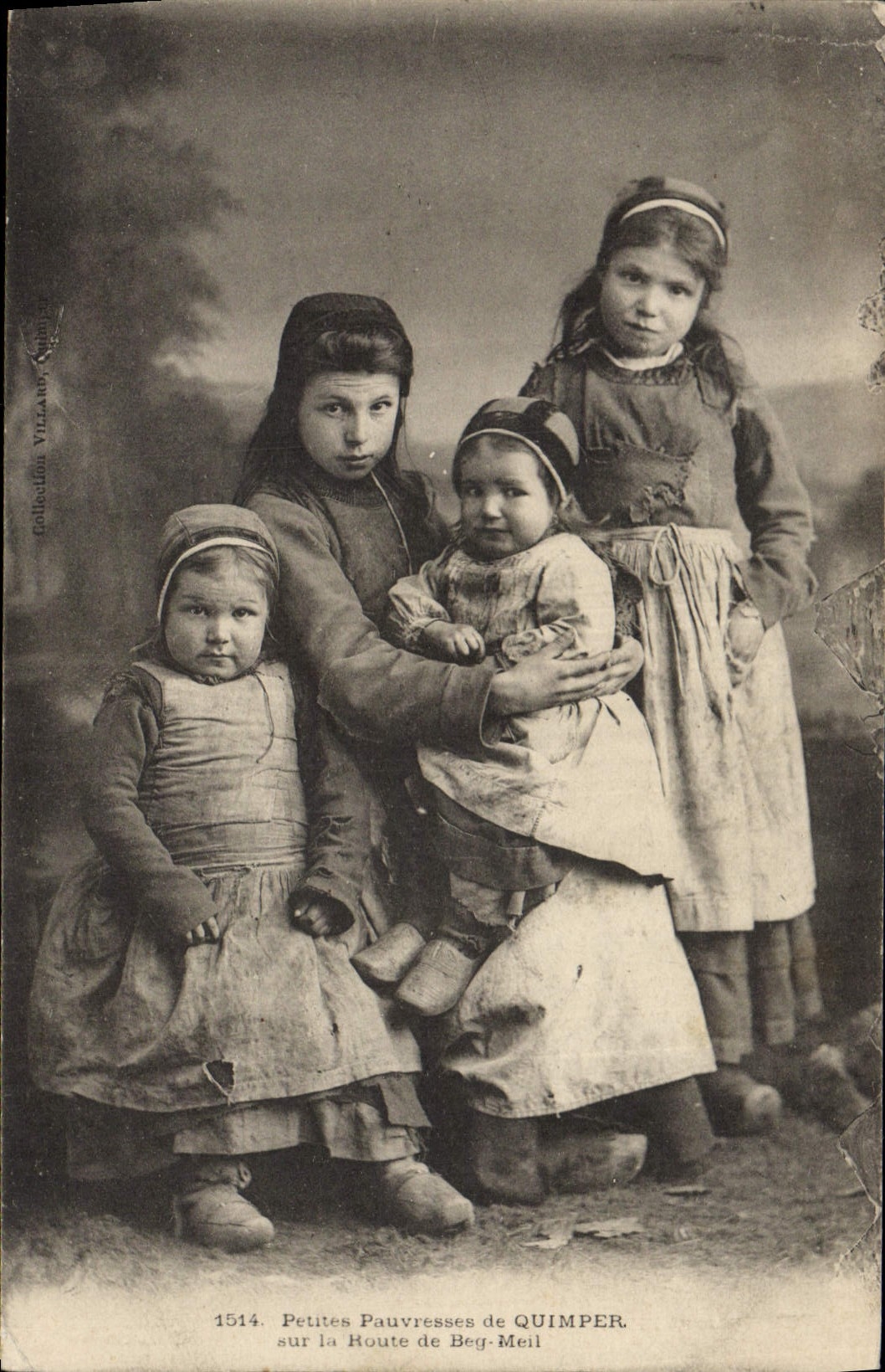 CPA Folklore Petites pauvresses de Quimper sur la route de Beg Meil 