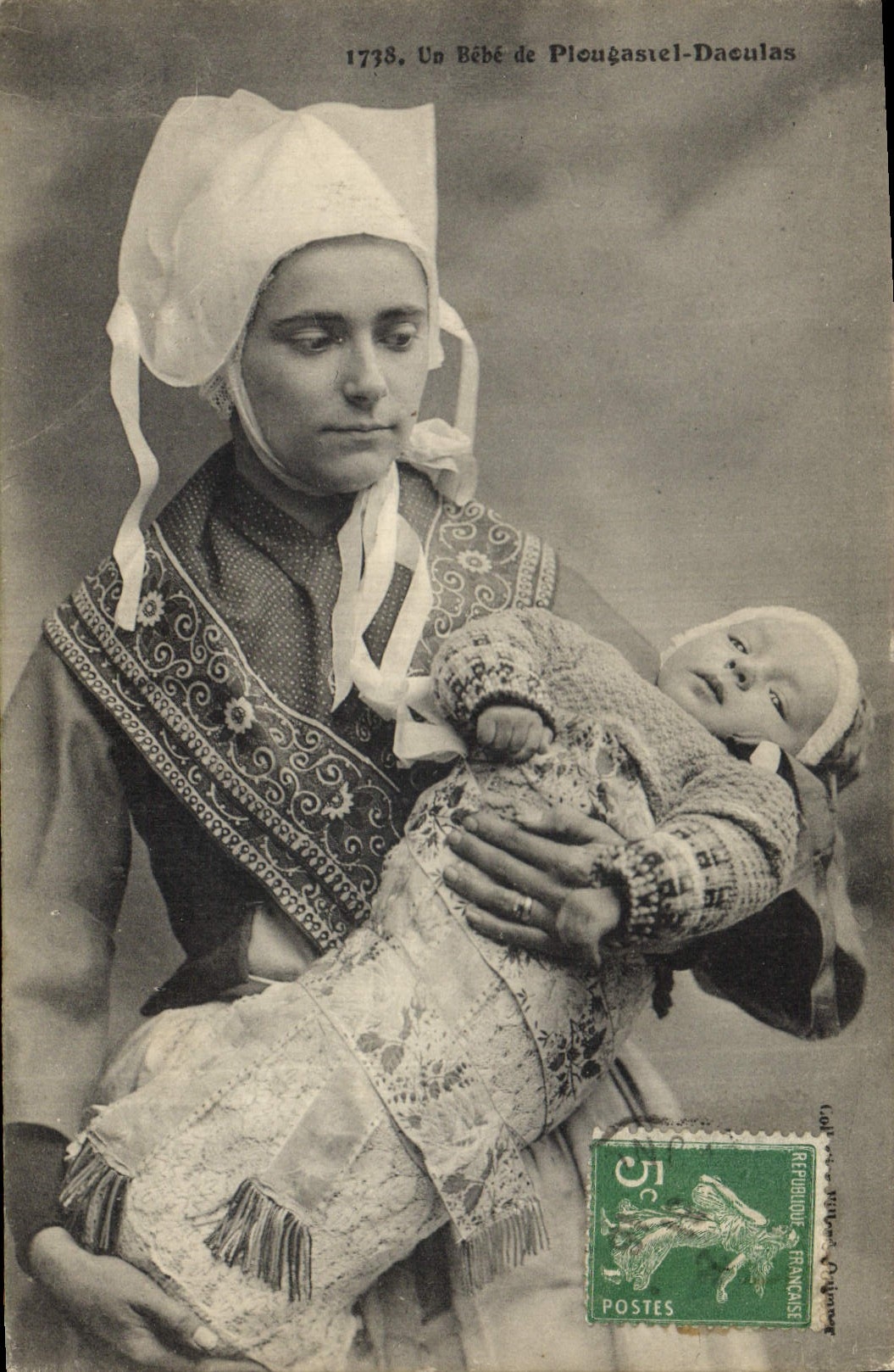 CPA Folklore Un bebe de Plougastel Daoulas 