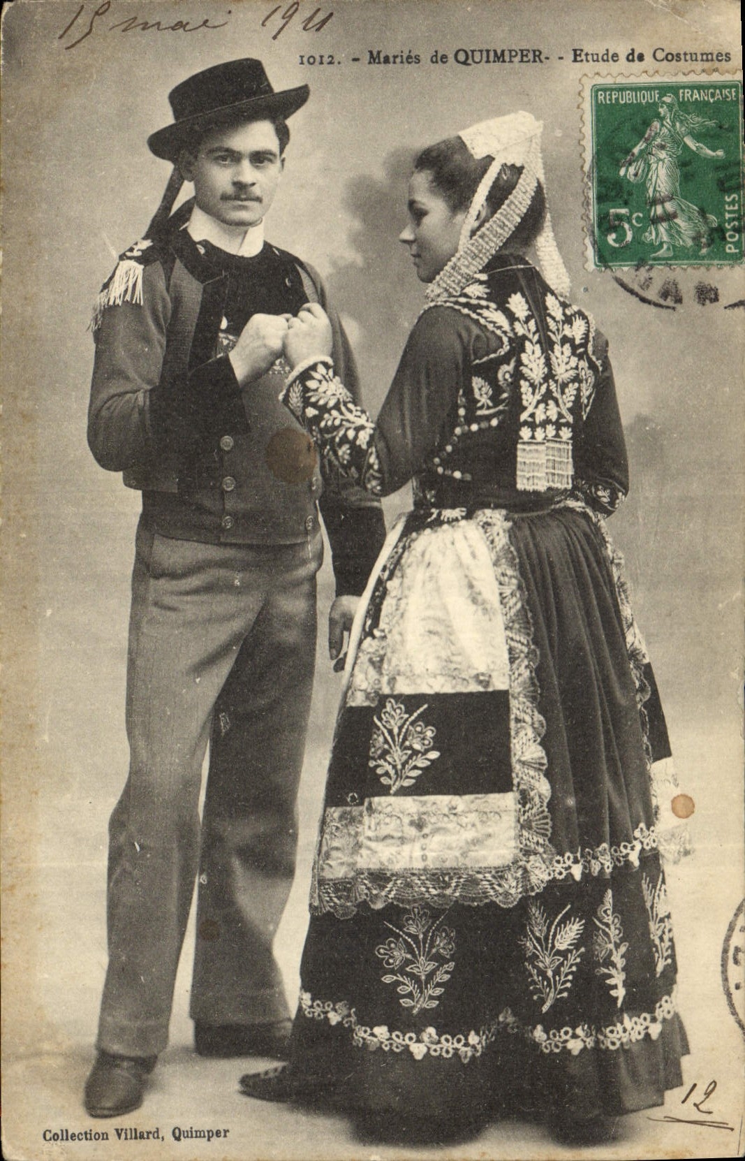 CPA Folklore Maries de Quimper Etude de Costumes Mariage