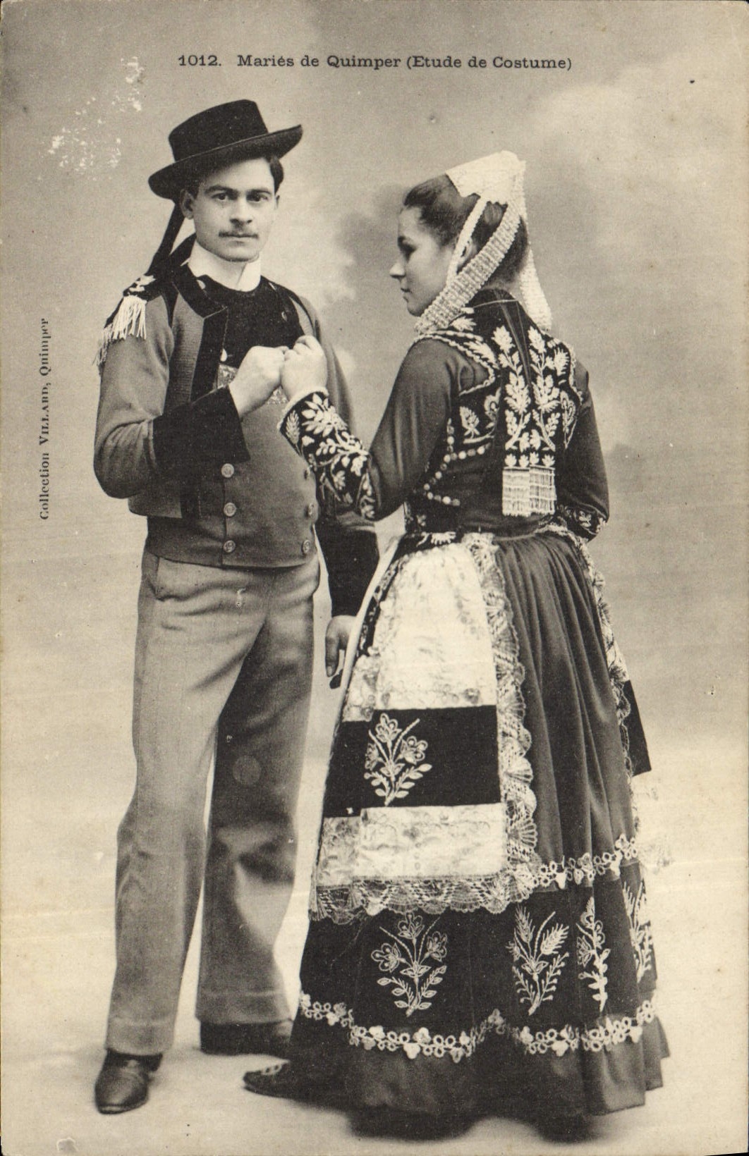 CPA Folklore Marie de Quimper (Etude de Costume)  