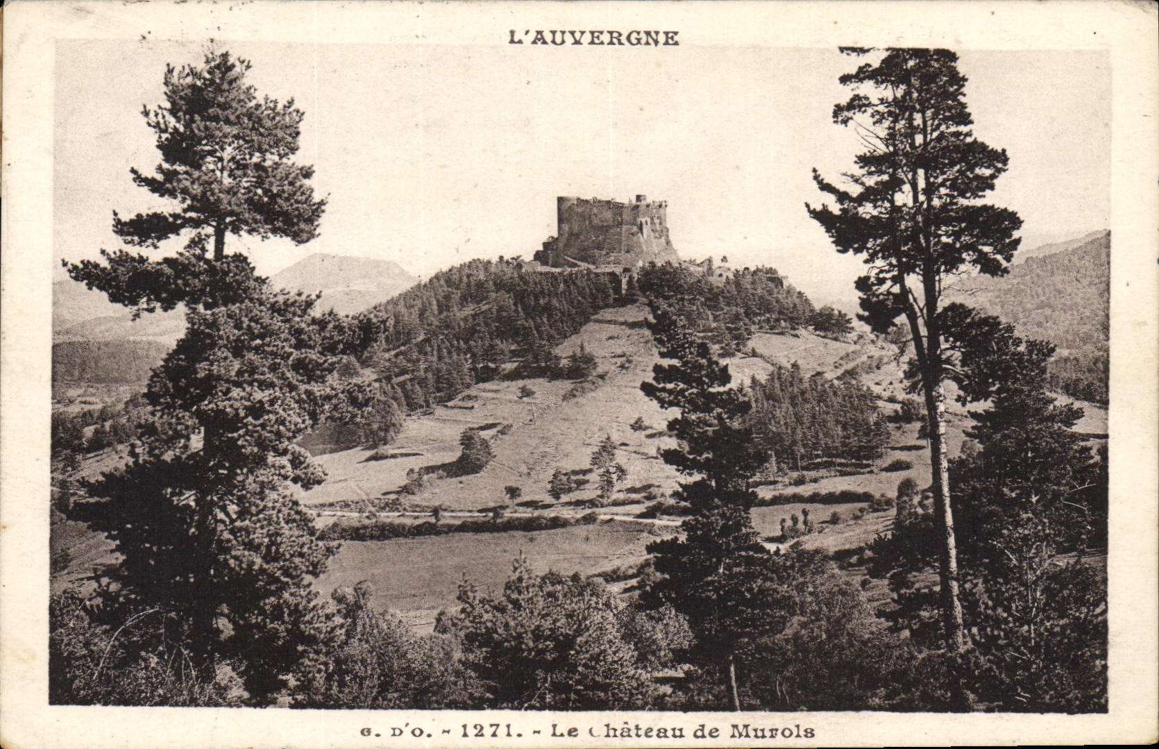 CPA L'Auvergne Le chateau de Murols 