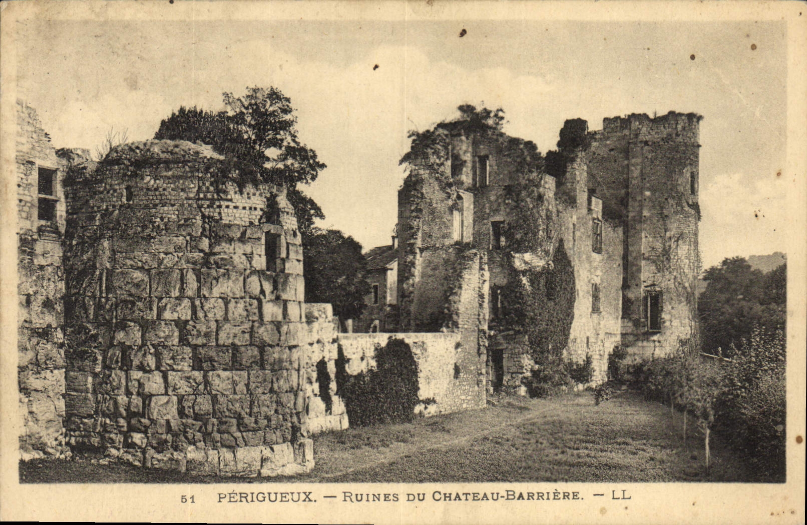 CPA Perigueux Ruines de chateau barriere 