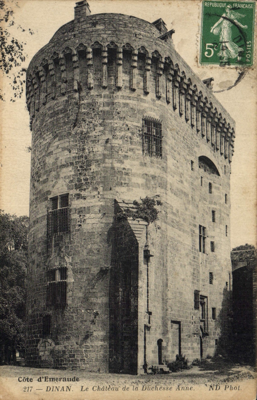 CPA Cote d'Emeraude Dinan Le chateau de la duchesse Anne 