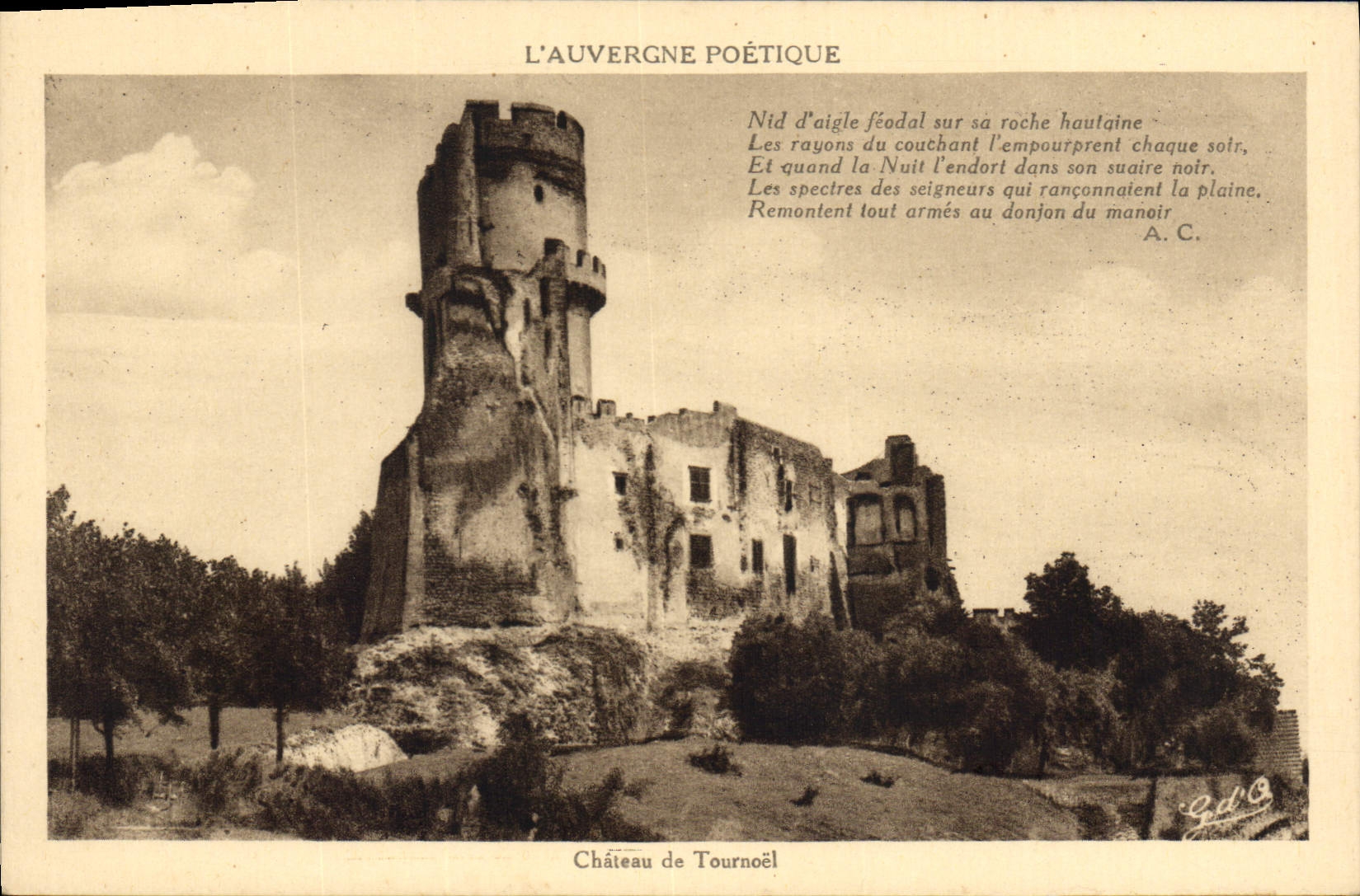 CPA L'Auvergne poetique Chateau de Tournoel 