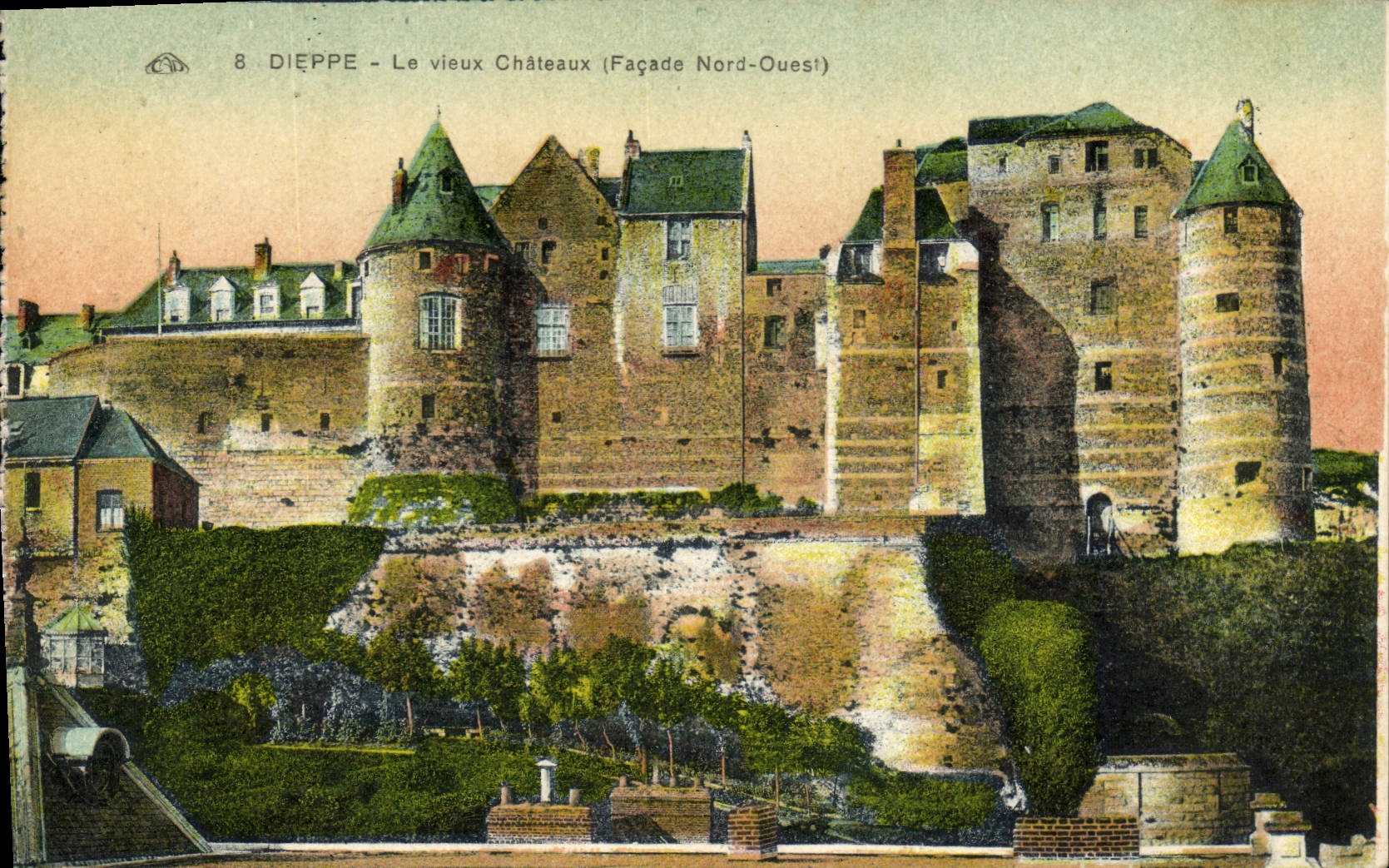CPA Dieppe Le vieux chateaux (facade nord ouest) 