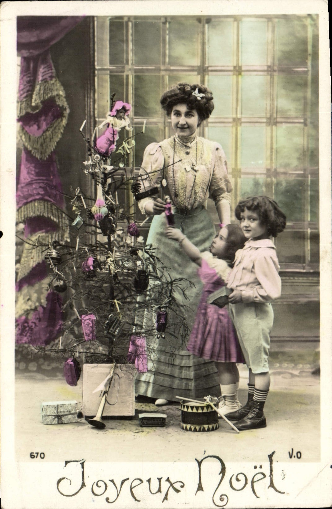 CPA Fantaisie Poupee  Femme Enfants Joyeux Noel 