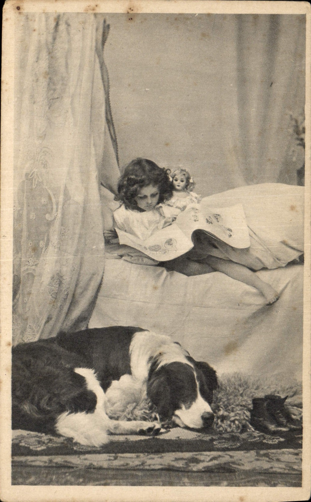 CPA Fantaisie Poupee Enfant Chien  