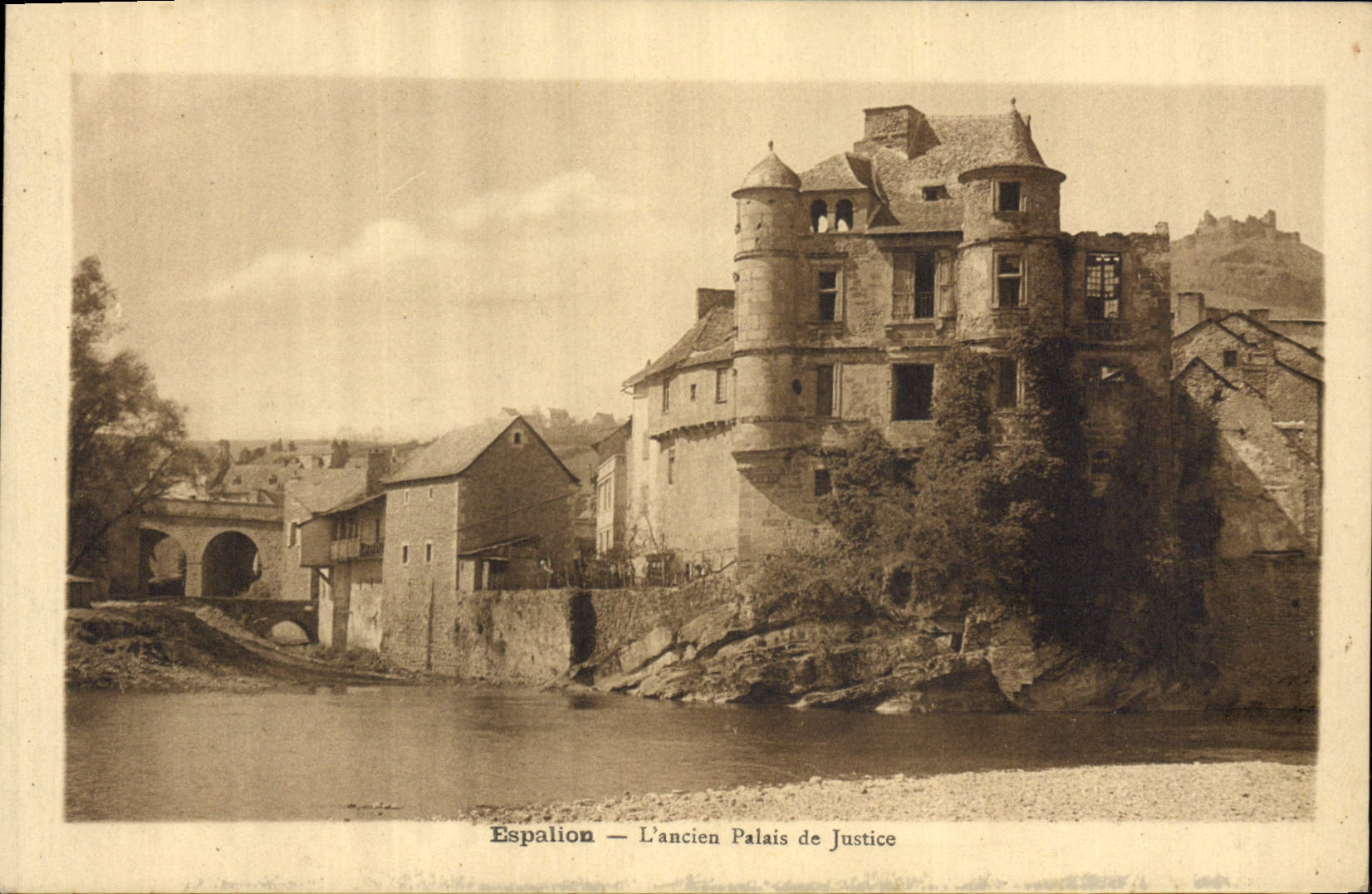 CPA Espalion L'ancien palais de justice 