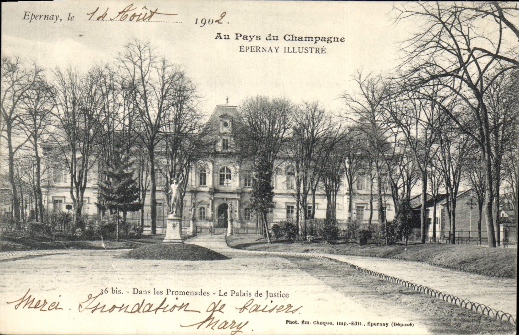 CPA Epernay Au pays du Champagne Epernay illustree Dans les promenades Le Palais de Justice 