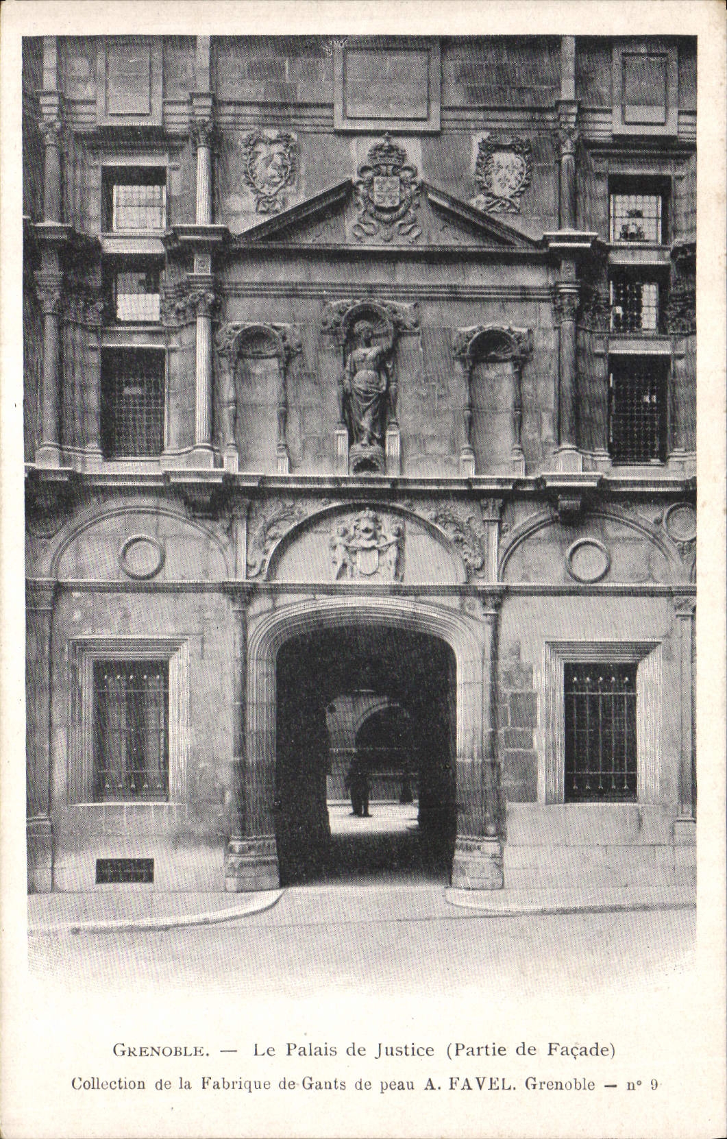 CPA Grenoble Le Palais de Justice (partie de facade) 