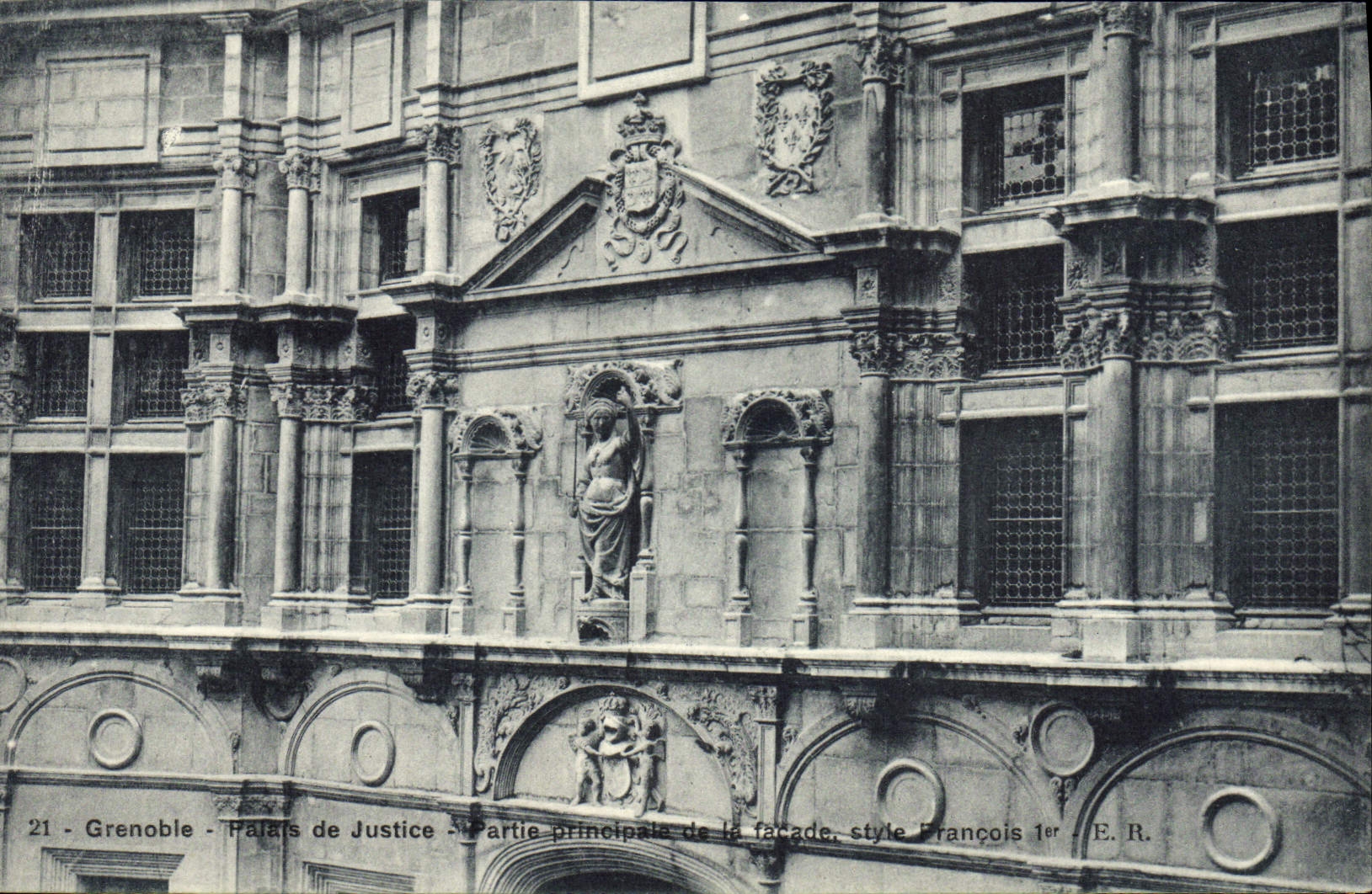 CPA Grenoble Palais de Justice Partie principale de la facade style Francois Ier 