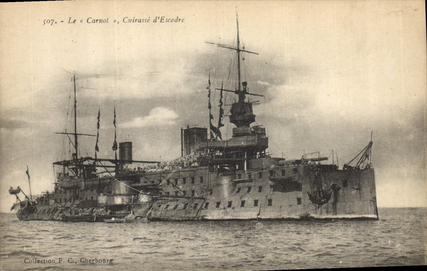 CPA Bateau de Guerre Le Carnot Cuirasse d'Escadre 