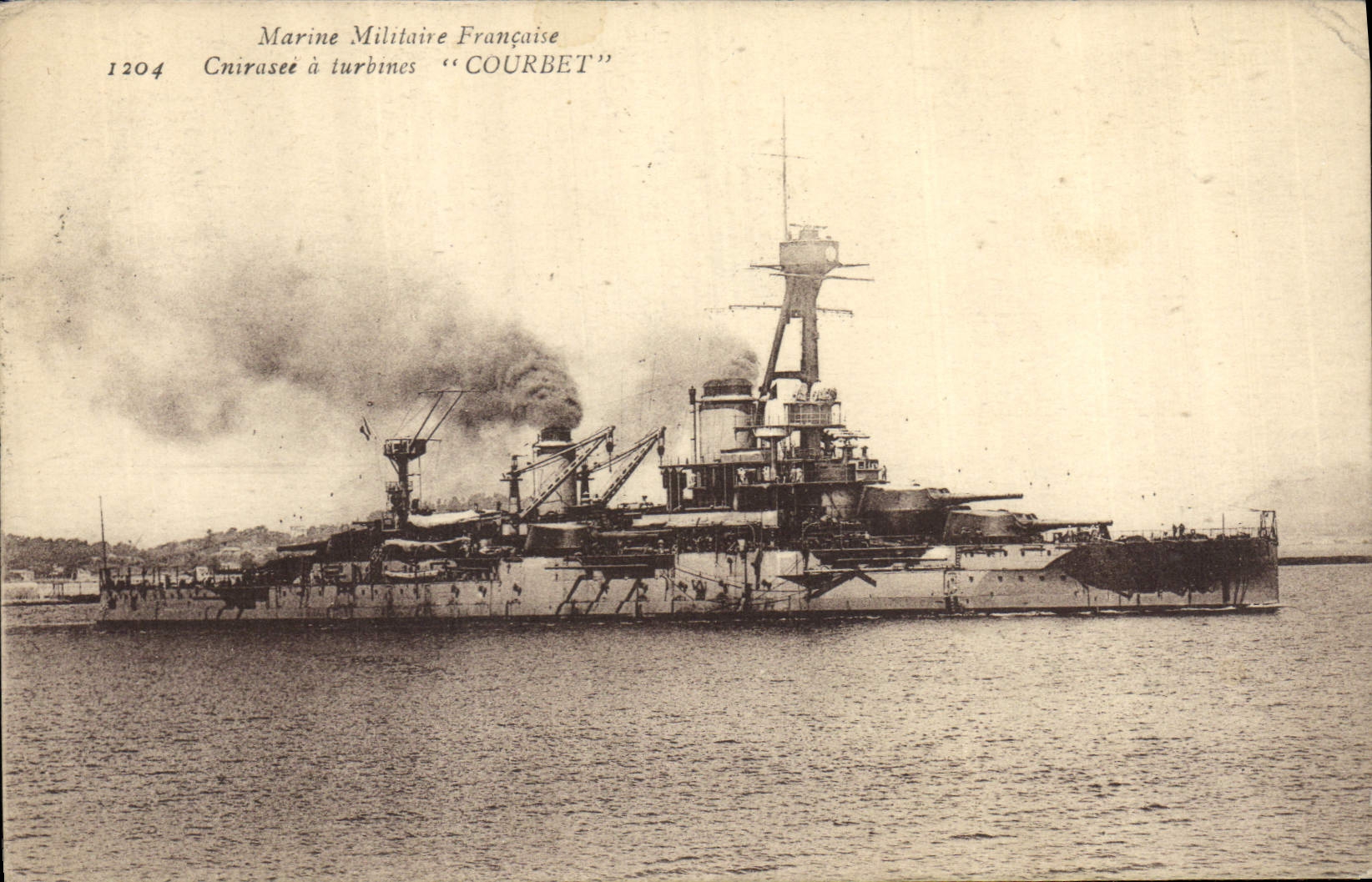 CPA Bateau de Guerre Marine Militaire Francaise Cuirasse a turbines Courbet 