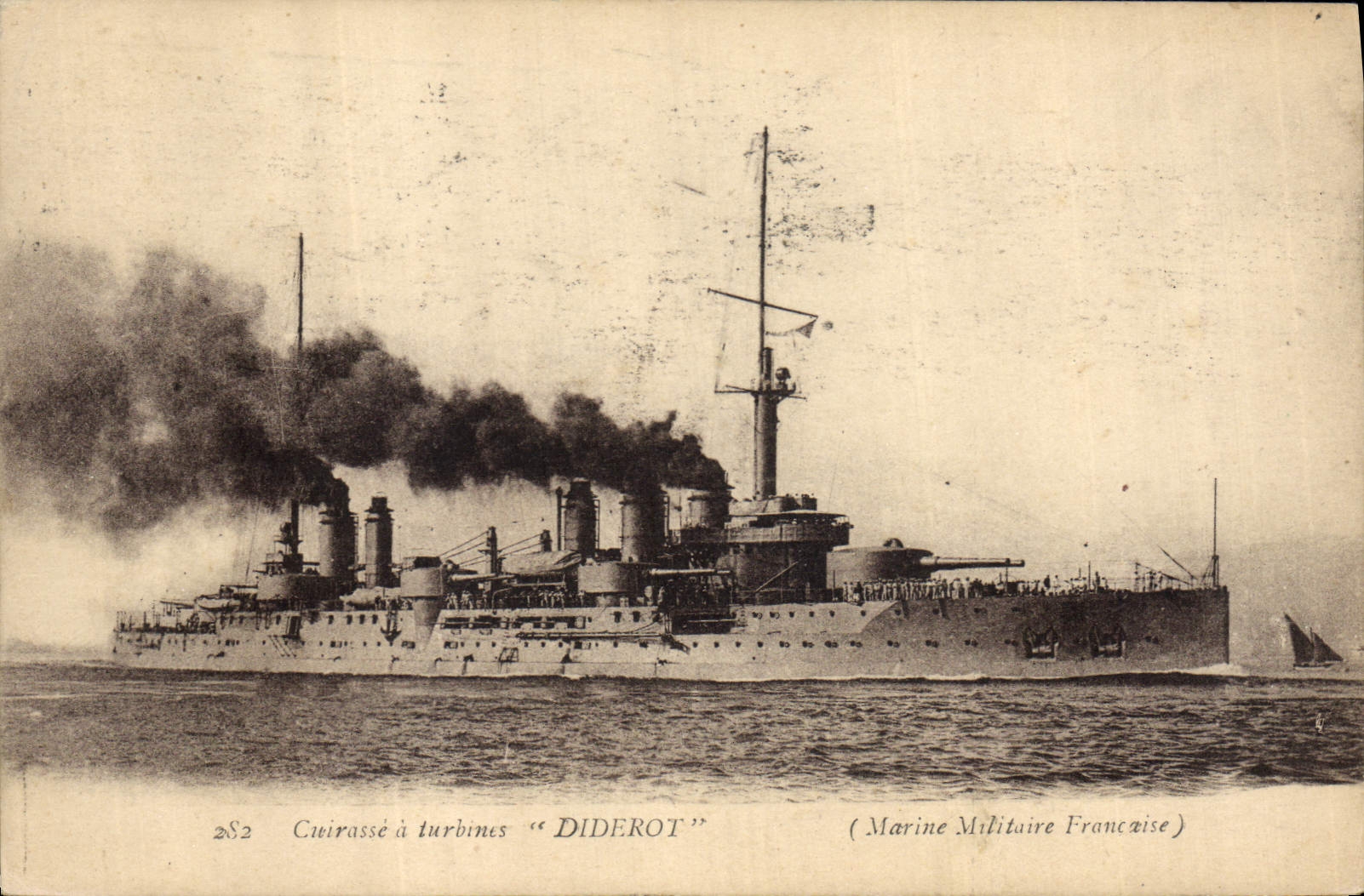 CPA Bateau de Guerre Cuirasse a turbines Diderot Marine Militaire Francaise 