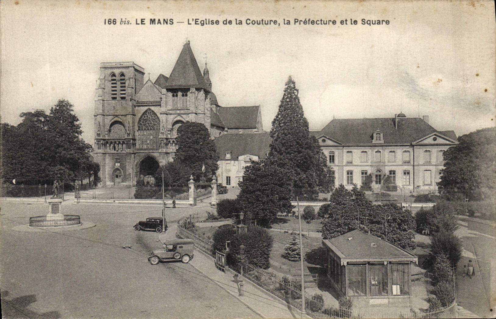 CPA Les Mans L'eglise de la Couture la Prefecture et le Square 